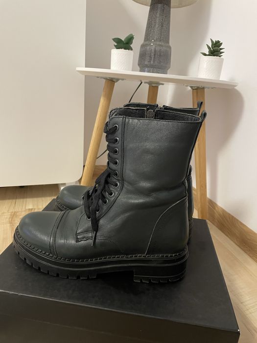 Ghete din piele Dasha