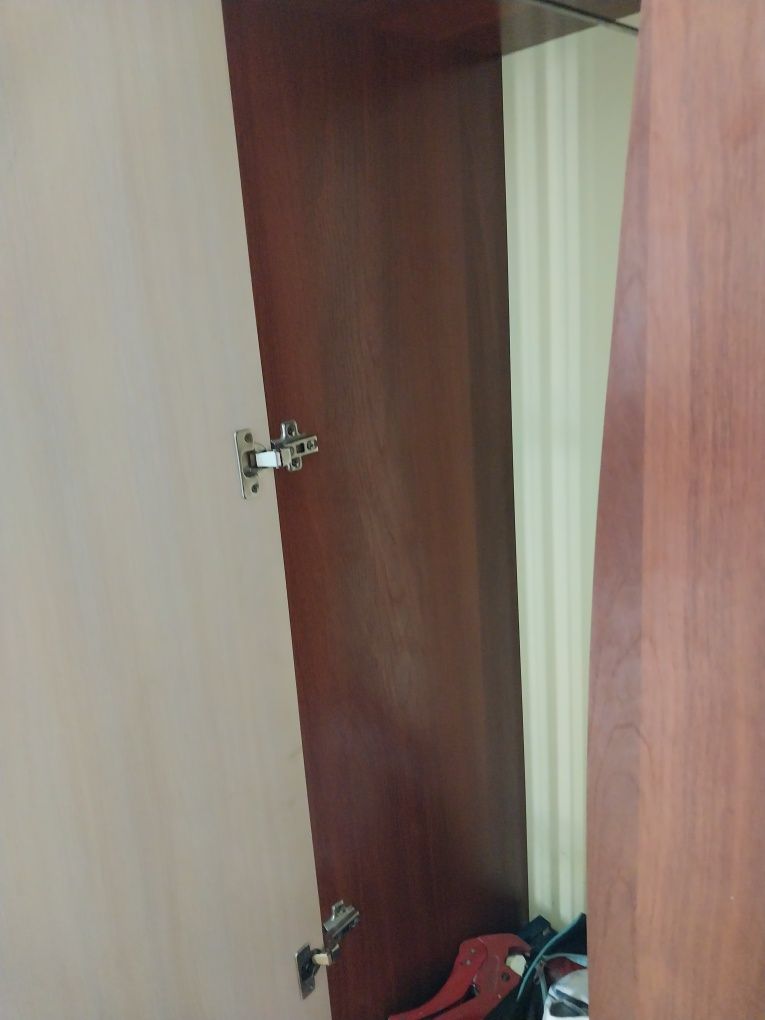 Продаётся шкаф в прихожую комнату