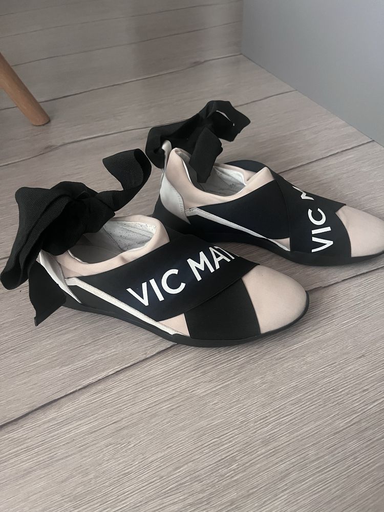 Оригинални  обувки  VIC MATIE