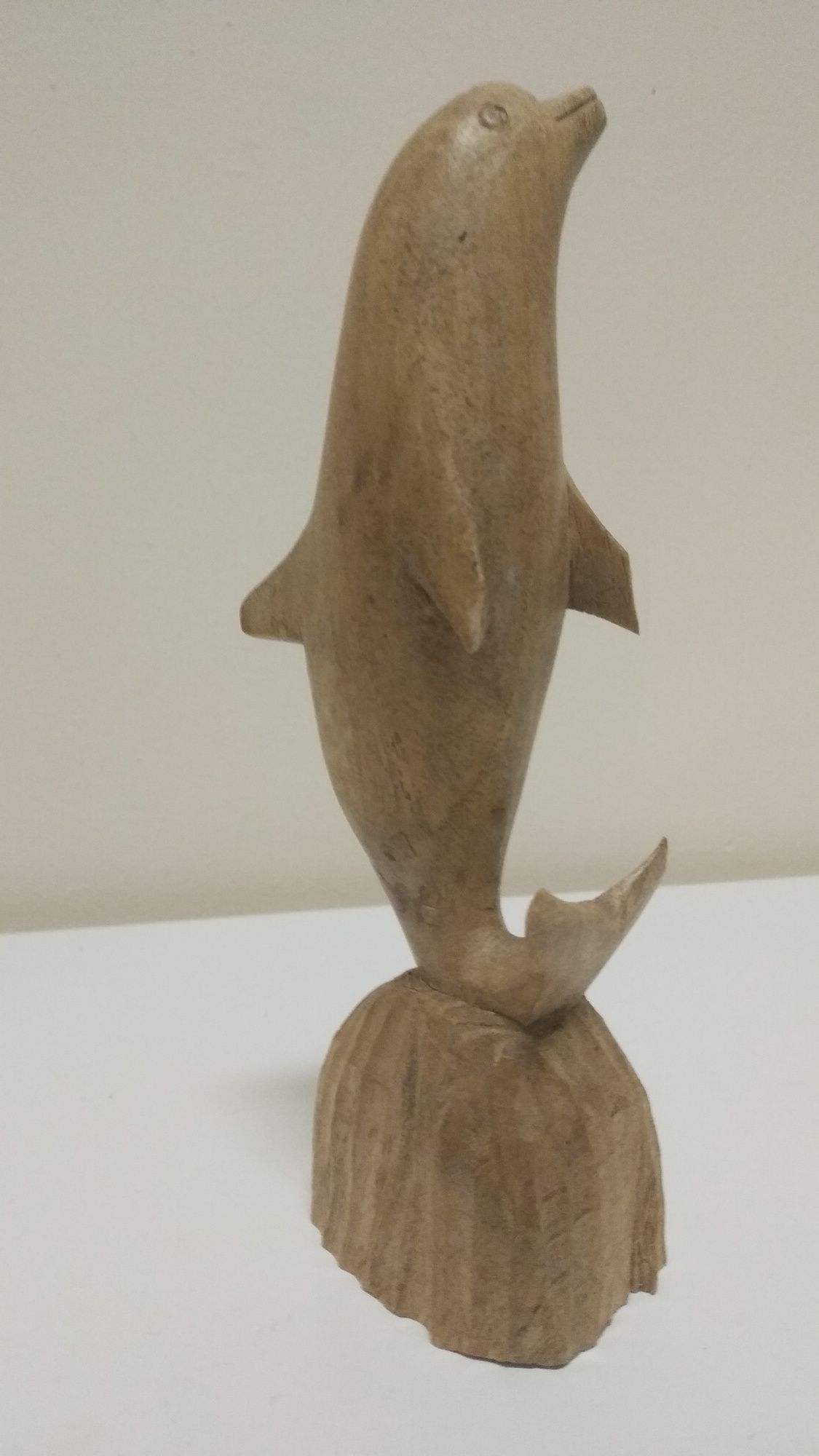 Стара дървена статуетка Делфин. Със забележки