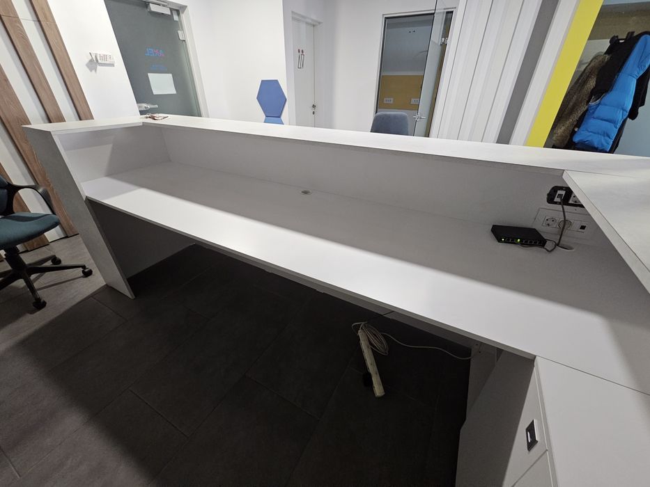 De vânzare – Recepție modernă + candelabre design premium

Perfectă p