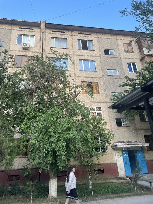 Navoiy kuchada 4 xonali uy arzon narxlarda sotiladi