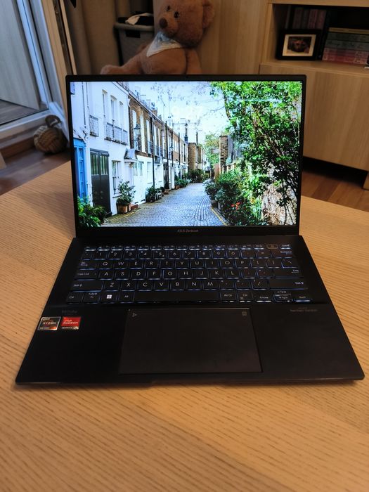 ASUS ZenBook 14 OLED (UM3402YAR) – Ryzen 7 7730U, 16GB RAM, 1TB SSD