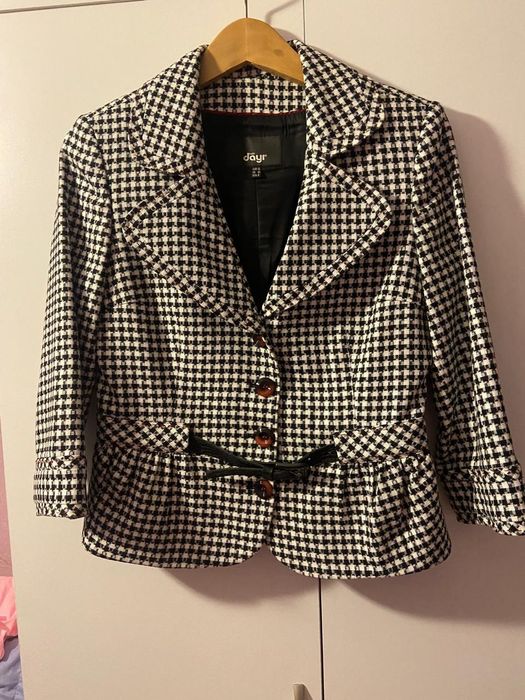 Костюм для офиса и платья р.46-48