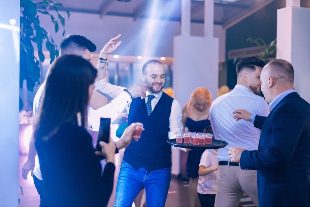 Cocktail bar,bar mobil,barmani evenimente private