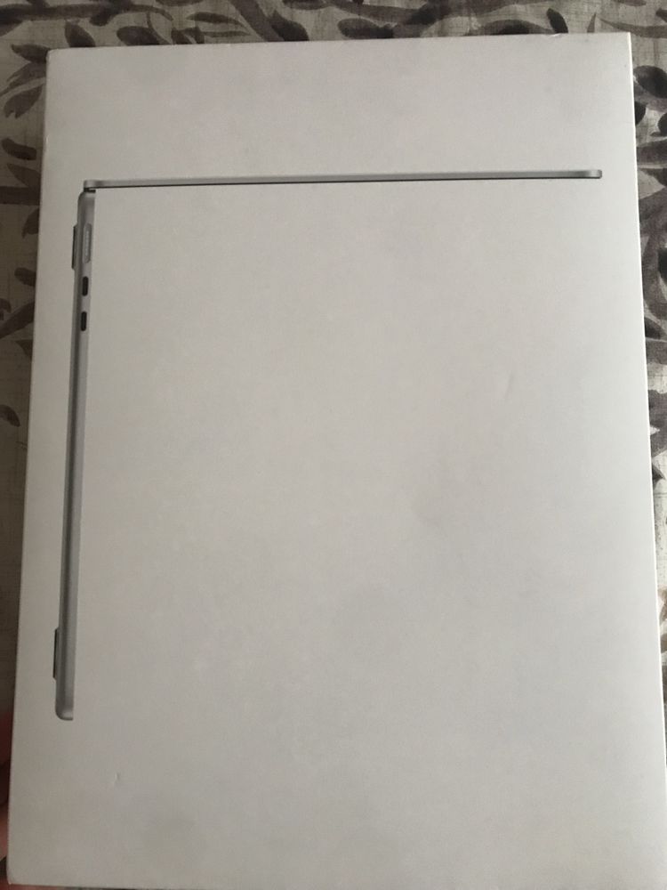 Продавам Macbook Air M3 чип чисто нов с гаранция
