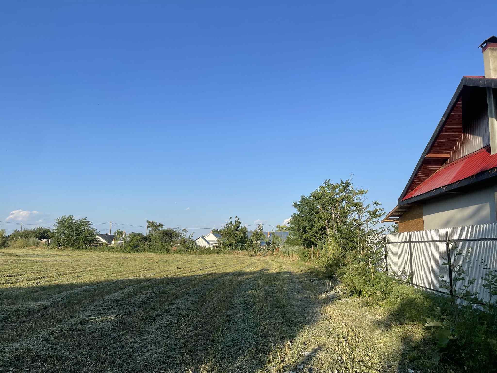 Teren intravilan 2.100 mp, Lunca Banului – cu acces direct din drum!