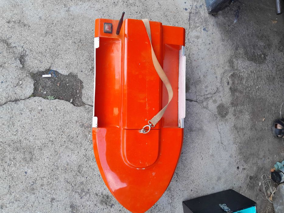 Рибарска лодка за риболов