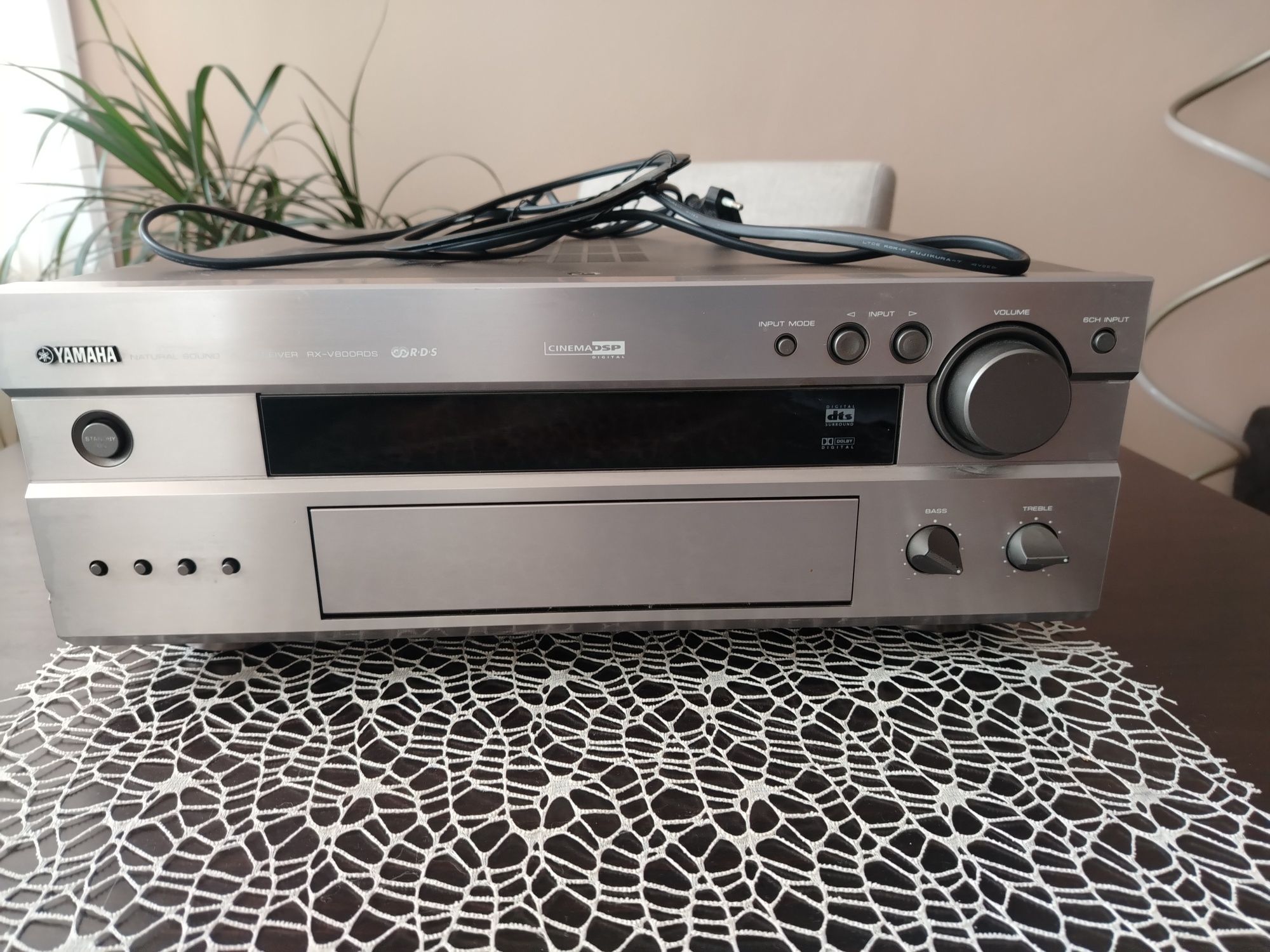 Продавам Yamaha RX-V800RDS AV ресивър (300W)