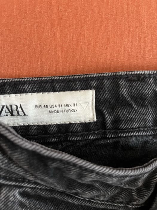 Vand blugi Zara marimea 40