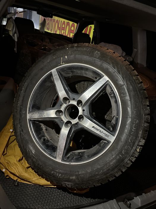 Продам шины зимни комплект в хорошем состояние