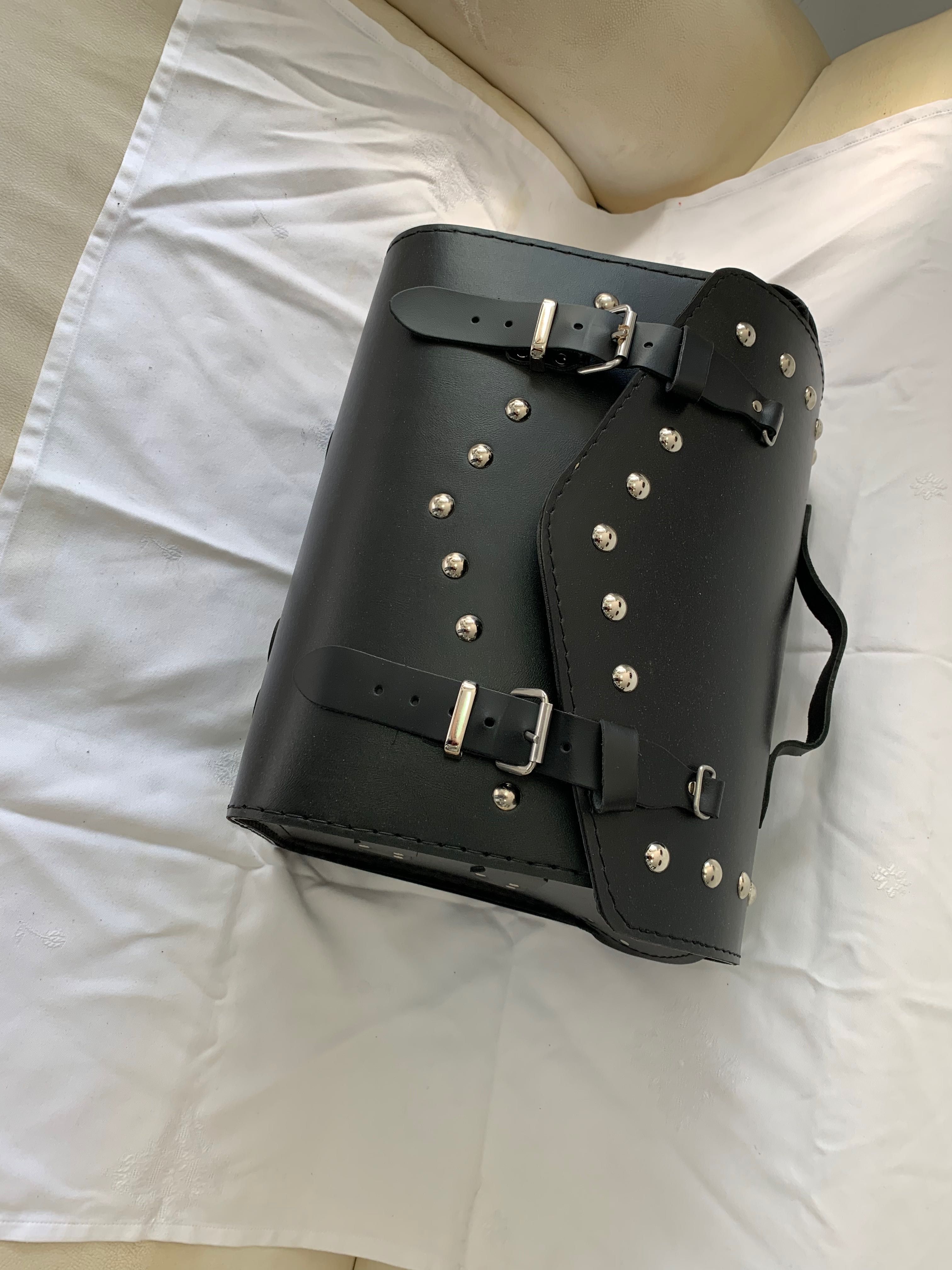 НОВ Кожен заден куфар (чанта) за мотор / чопър roll bag