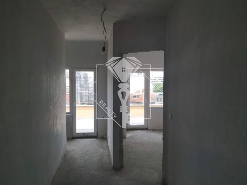 Продава се Двустаен апартамент в Пловдив, Кършияка - 125 кв.м за 1133 €/кв.м - Снимка #2