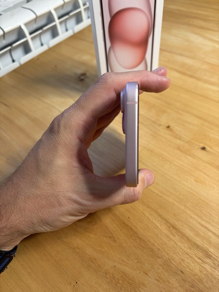Продавам iPhone 15