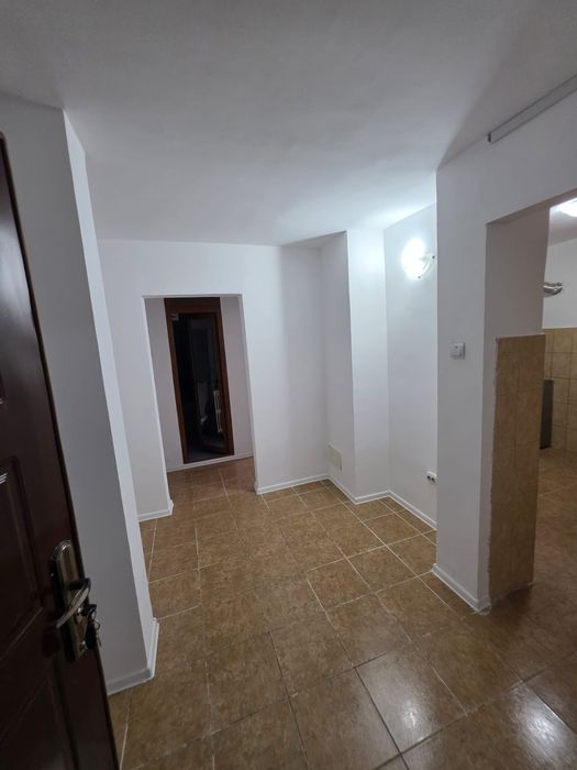 Vand sau Inchiriez Apartament cu 2 Camere / Decomandat/ Zona Centra