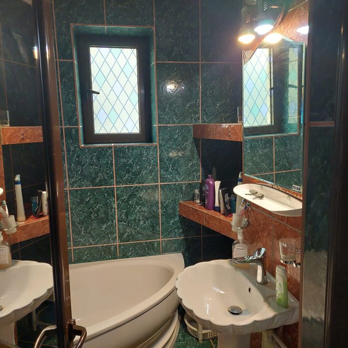 Vand apartament 4 camere, 2 bai, decomandat