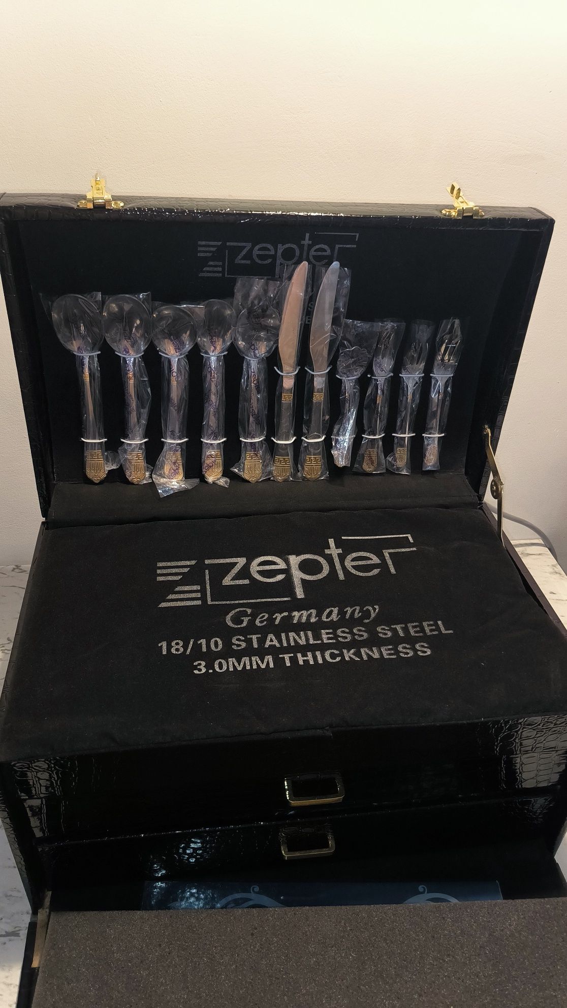 Подарочный набор столовых приборов "Zepter"