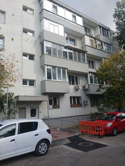 Vand apartament 3 camere an 1982 - zona Dristor