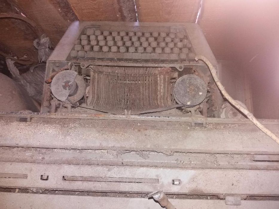 Vând mașină de scris