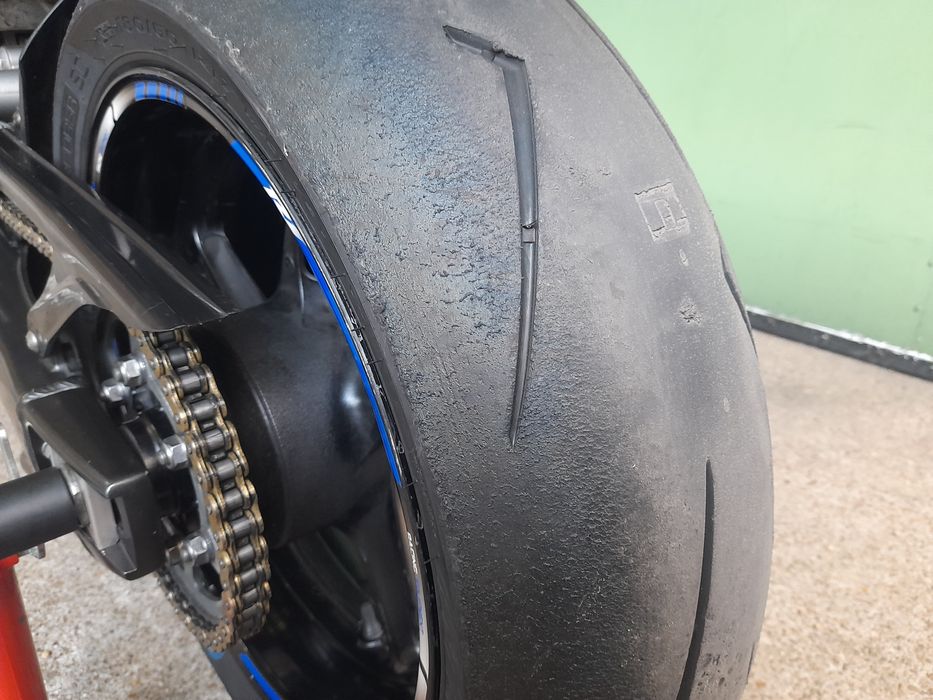 Продавам YAMAHA YZF R1