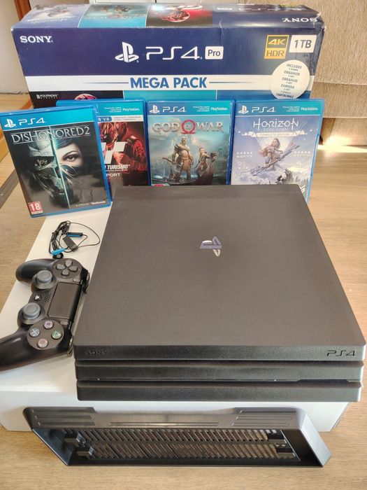 Playstation 4 pro 1Tb + контролер и 4 игри