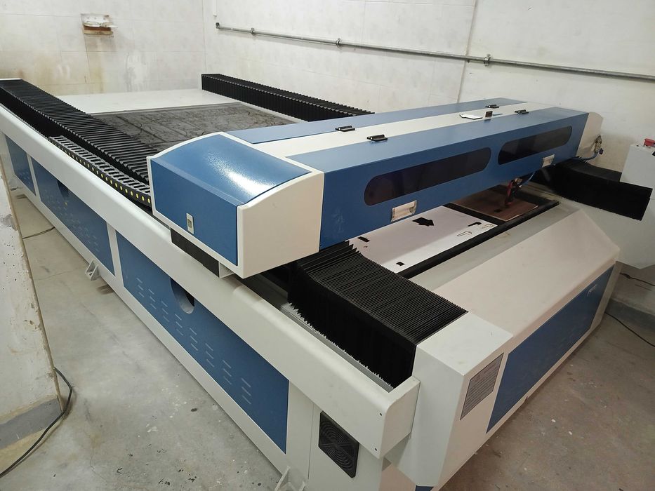 180W 1325 CO2 Лазер за гравиране и рязане Co2 laser 1300*2500мм