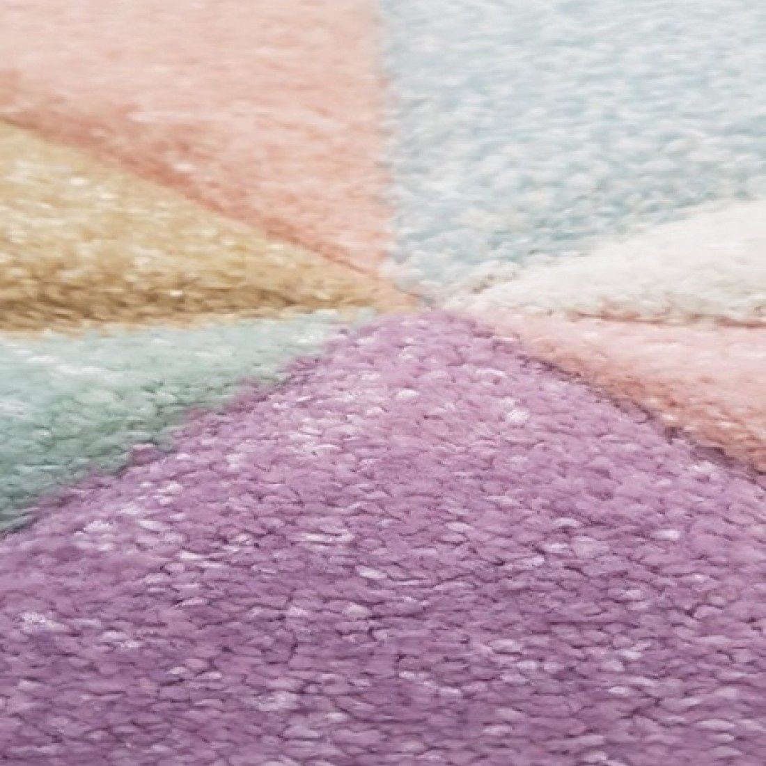 Страхотен килим в пастелни цветове