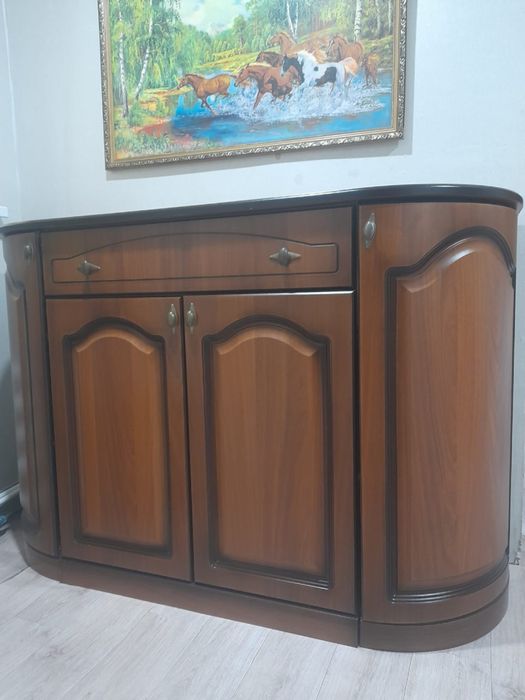Продам комод ,тумбу