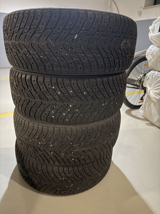 Nokian hakkapeliitta 8 215/55 r17