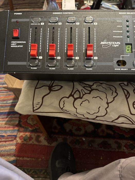 Distractie pe cinste in bar terasa restaurant