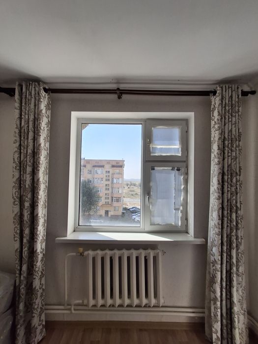 Гардином с карнизом