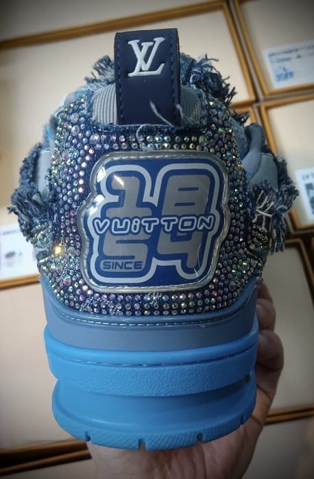 Adidasi Louis Vuitton