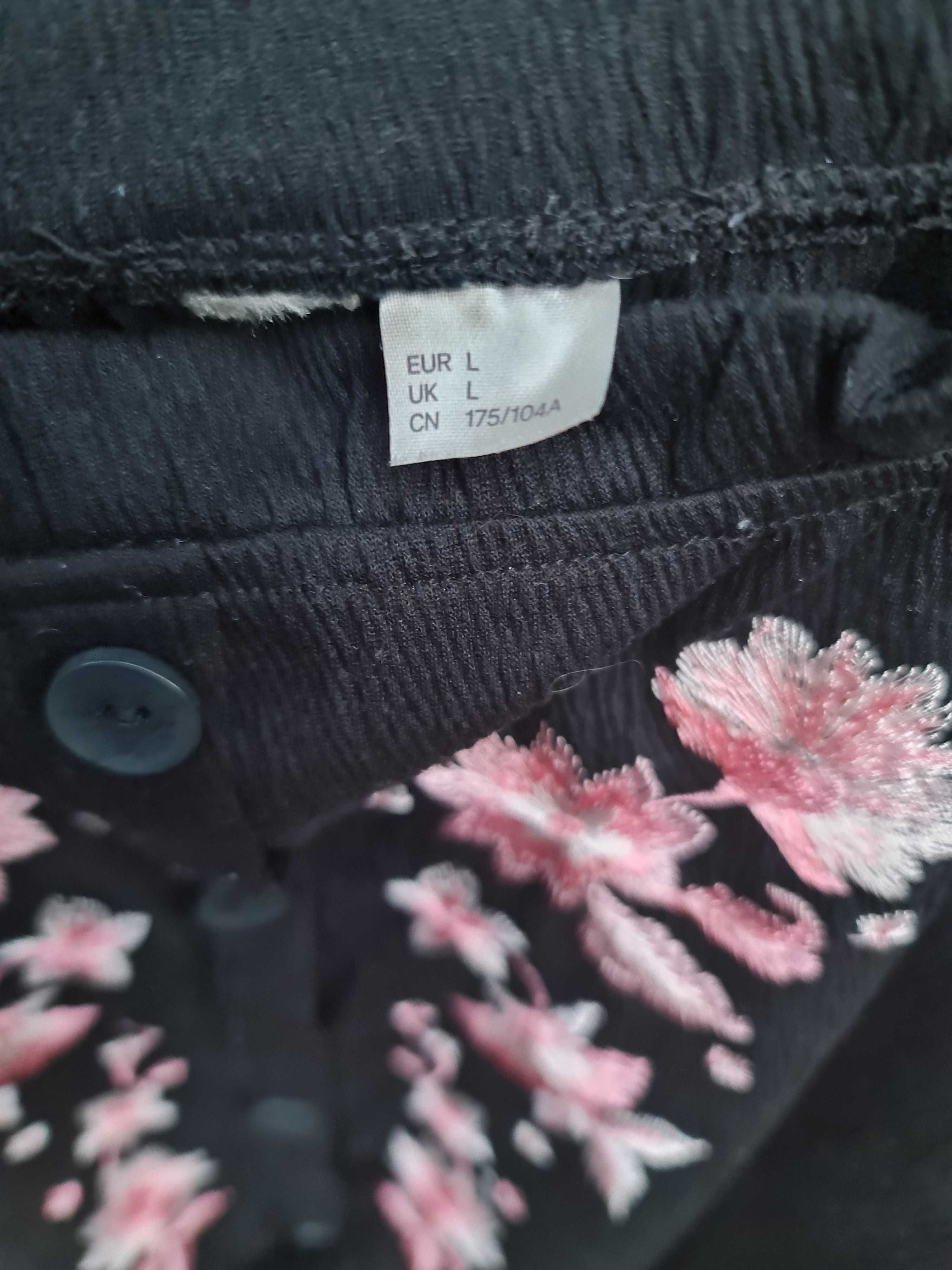 Bluza neagra H&M de dama cu broderie florala roz, marimea L