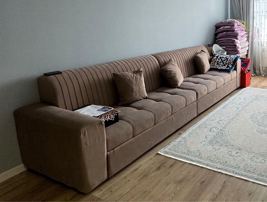 Диван 4-метровый бежевый б/у