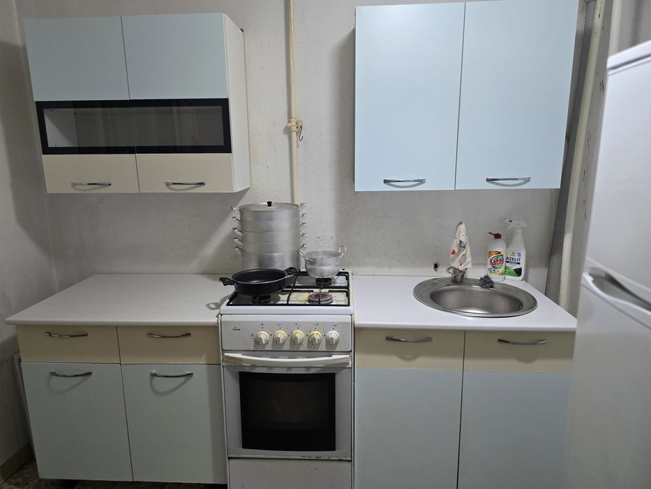 Продам гарнитур кухонный