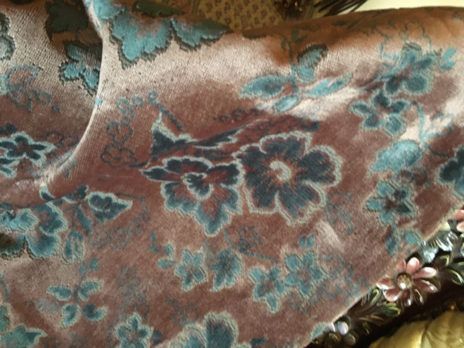 Deosebita fata de masa-catifea-model floral policrom in relief-Anglia