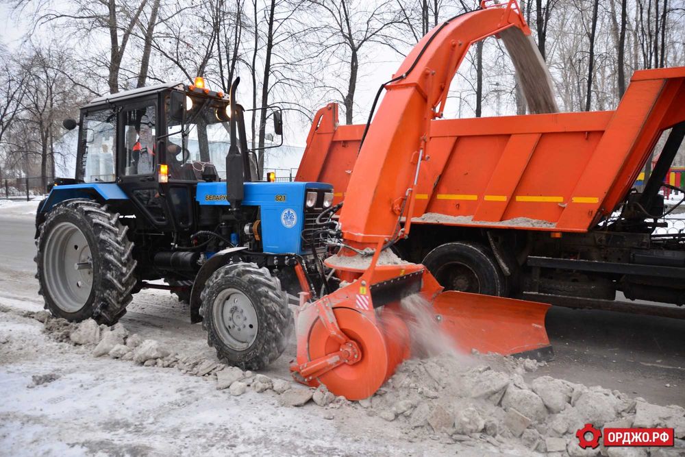 Машина снегоуборочная СУ-2.1ОМ навесное оборудование.