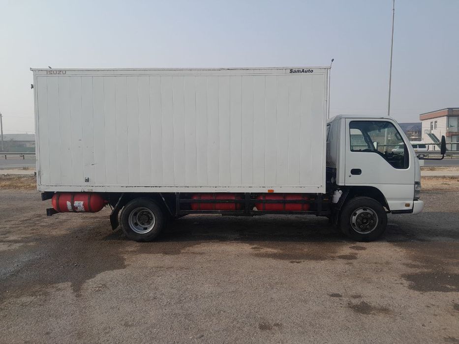 Sirdaryo viloyati xovos tuman Oq changal  , isuzu NQR 2013 Soz moshina