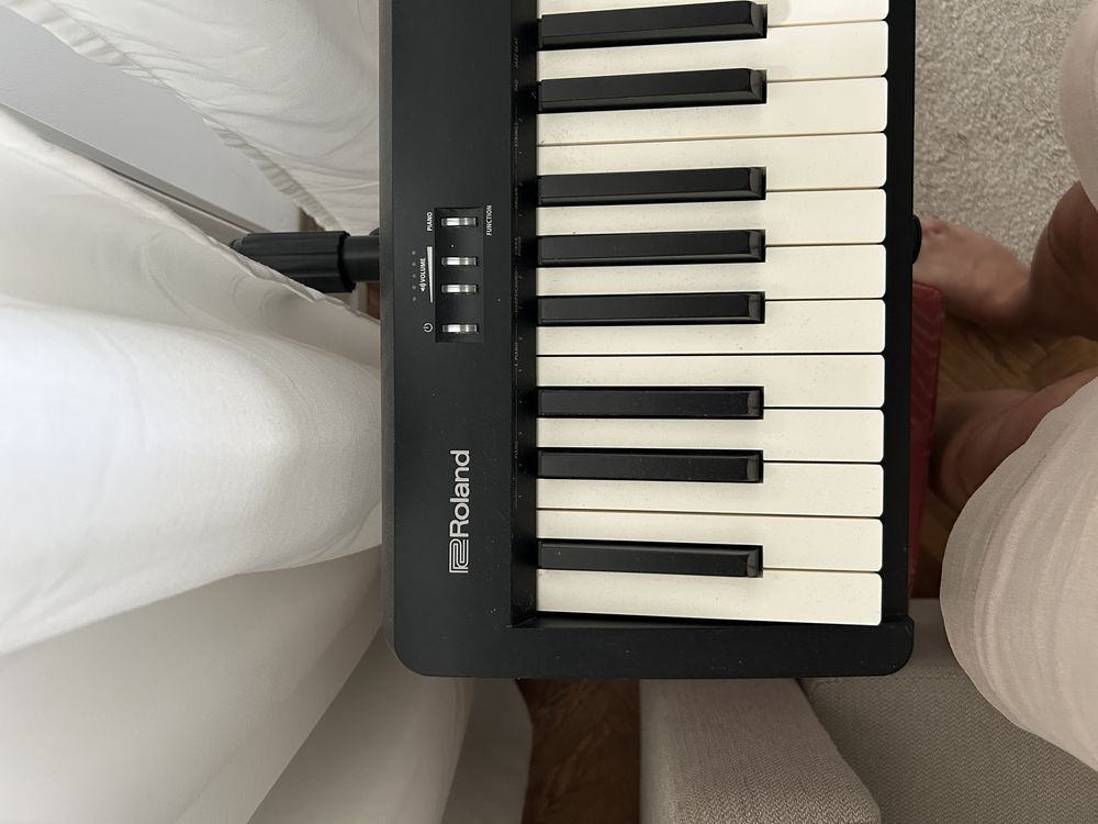 Pian electric Roland FP-10 + stativ Roland KS-20