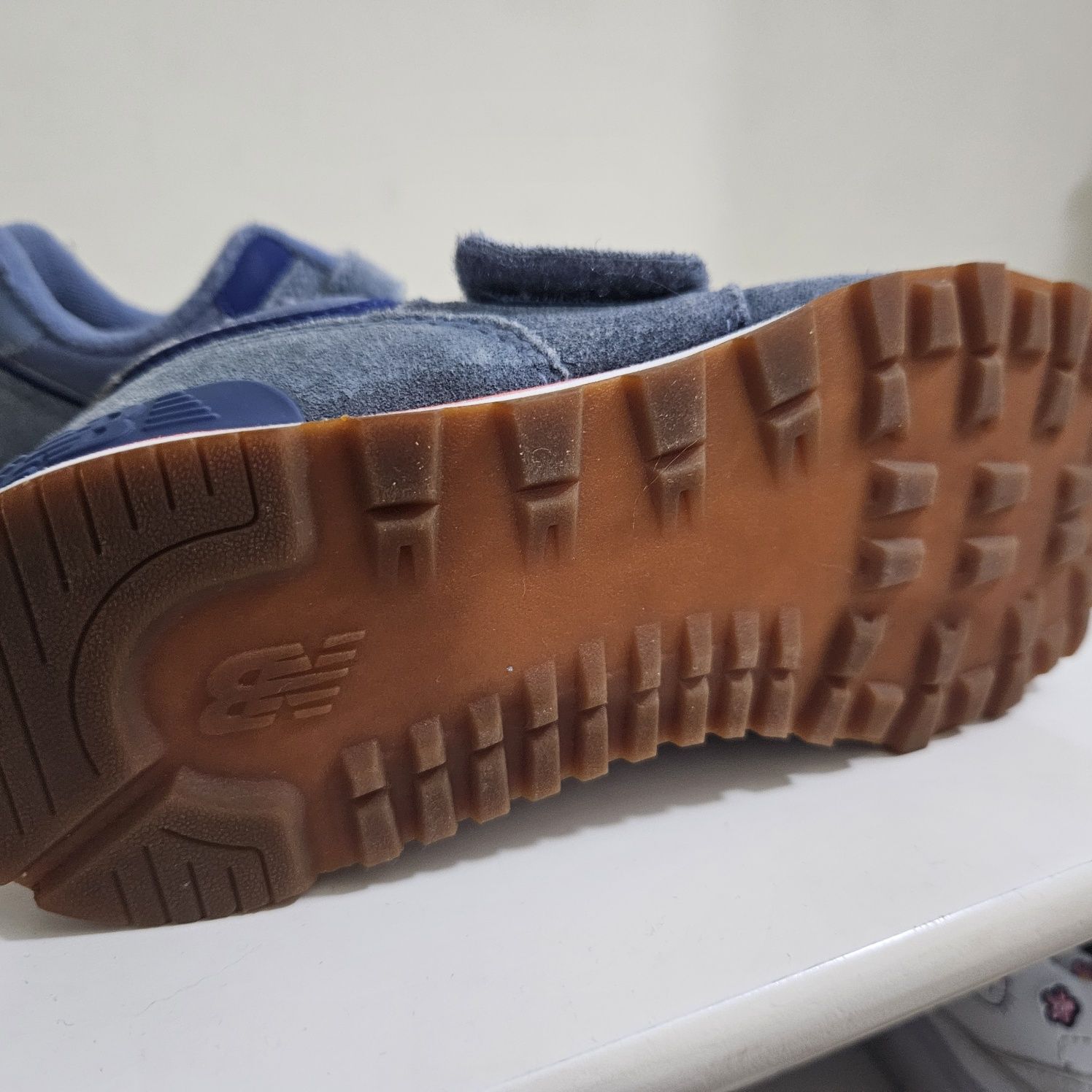 Adidasi New balance ediție limitata.nr 33 copii