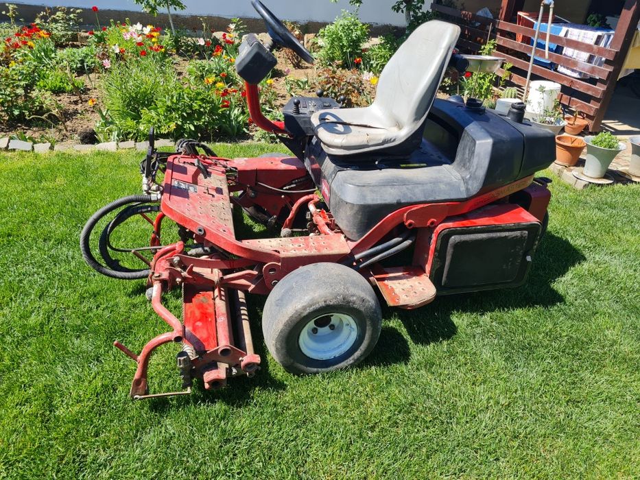 Toro greensmaster 3250D tractoras gazon tuns iarba