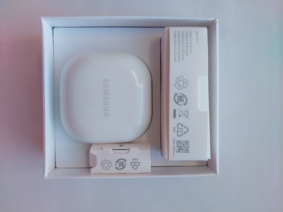 Продаю оригинальные беспроводные наушники Samsung