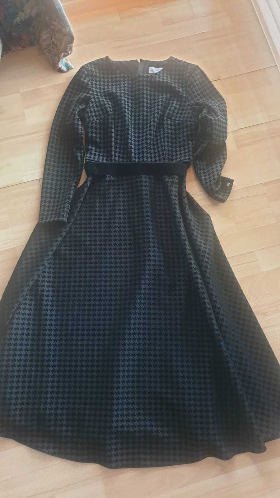 Rochie Nissa de catifea neagra! Purtata o singura data!