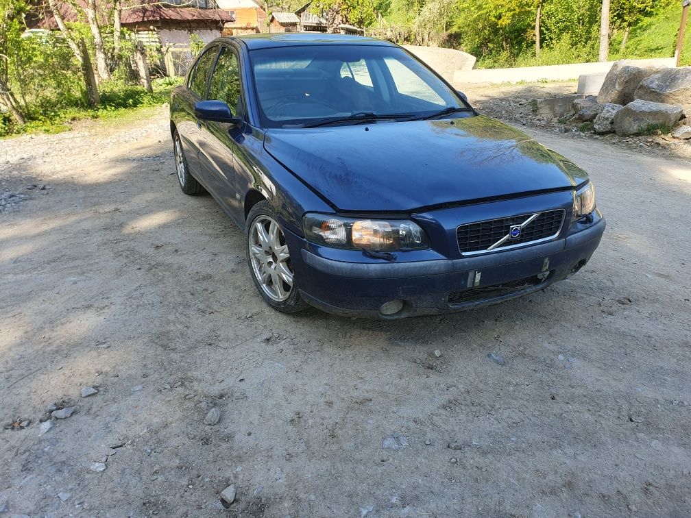 Vând Volvo s 60 2,4 pentru piese ,400 euro fix