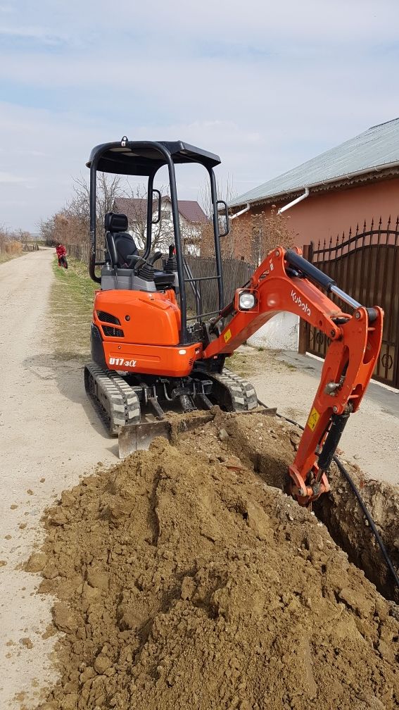 Inchiriez Miniexcavator, santuri apa, curent