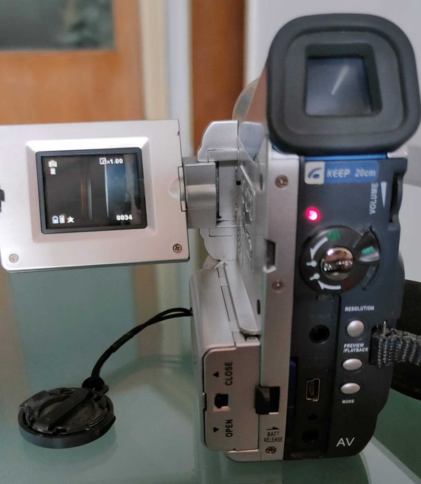 Camera Sony DV 1000 + card 512 MB + geanta + trepied + cablu USB