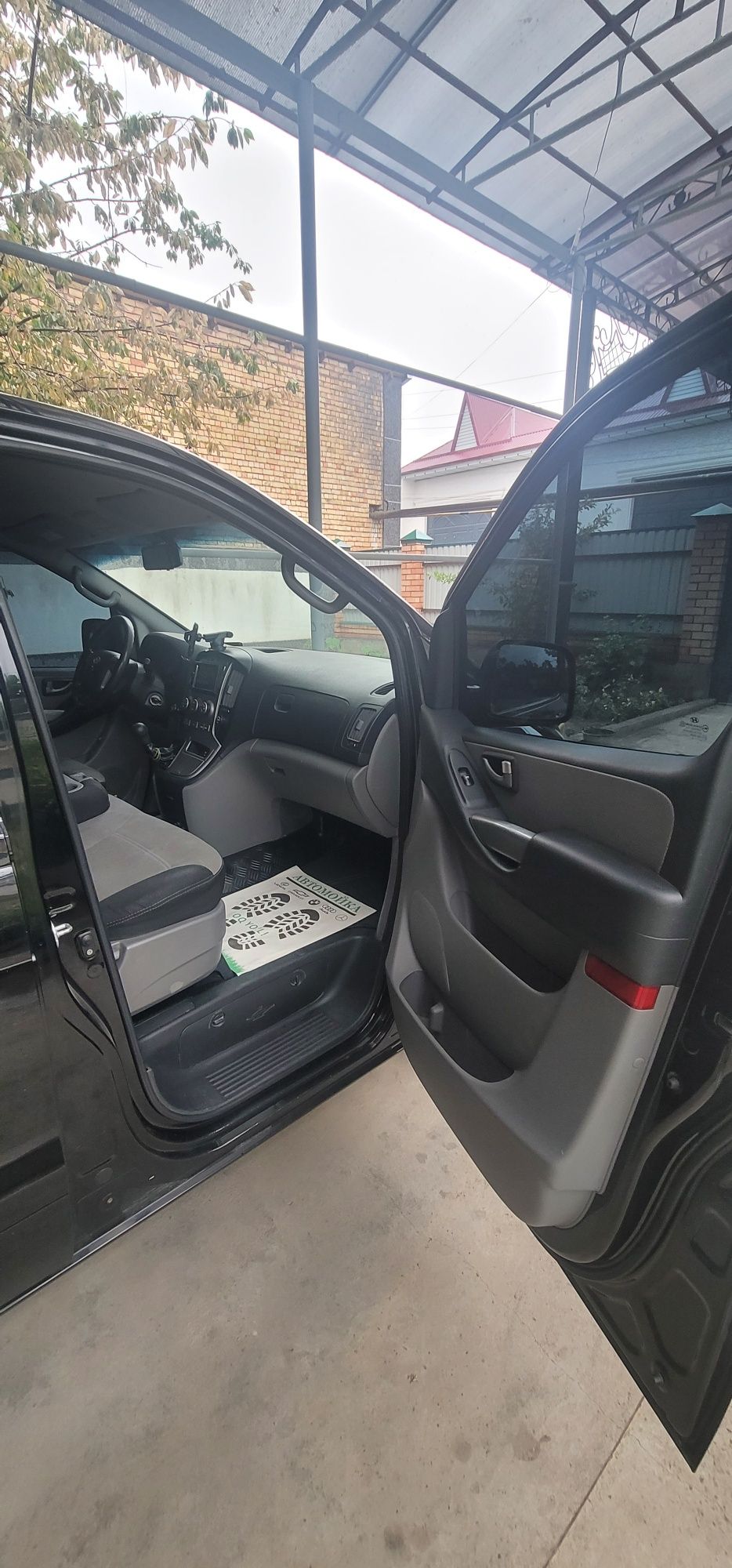 Hyundai Grand Starex