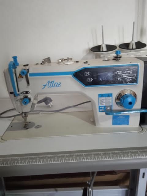 Atlas tikuv mashinasi stolli