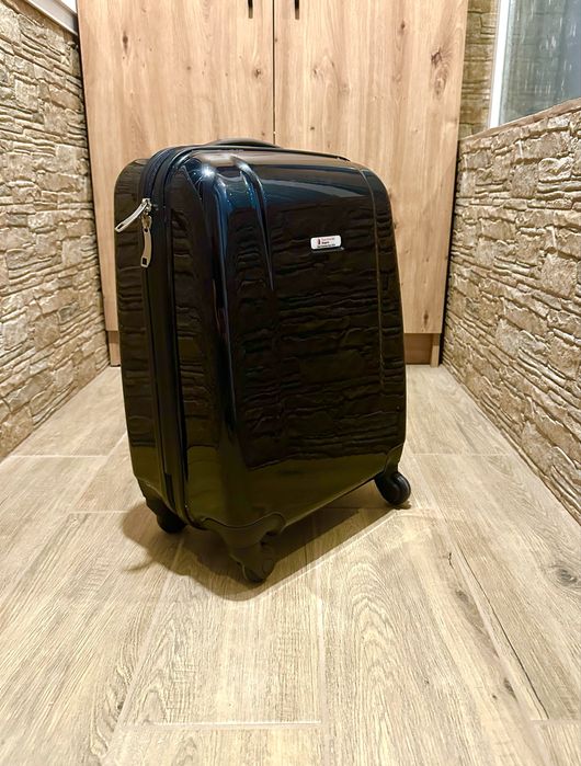 Чисто нов куфар на Кока-Кола