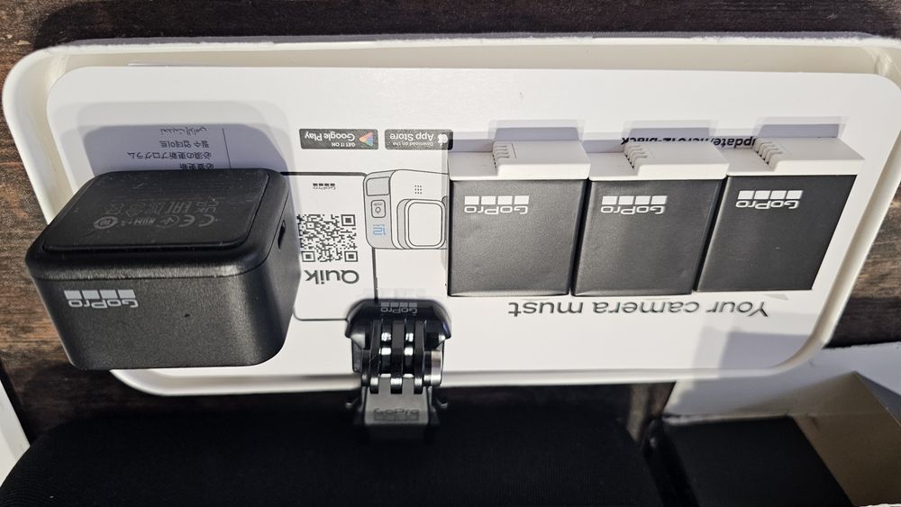 Vând Gopro hero 12 black + accesorii originale